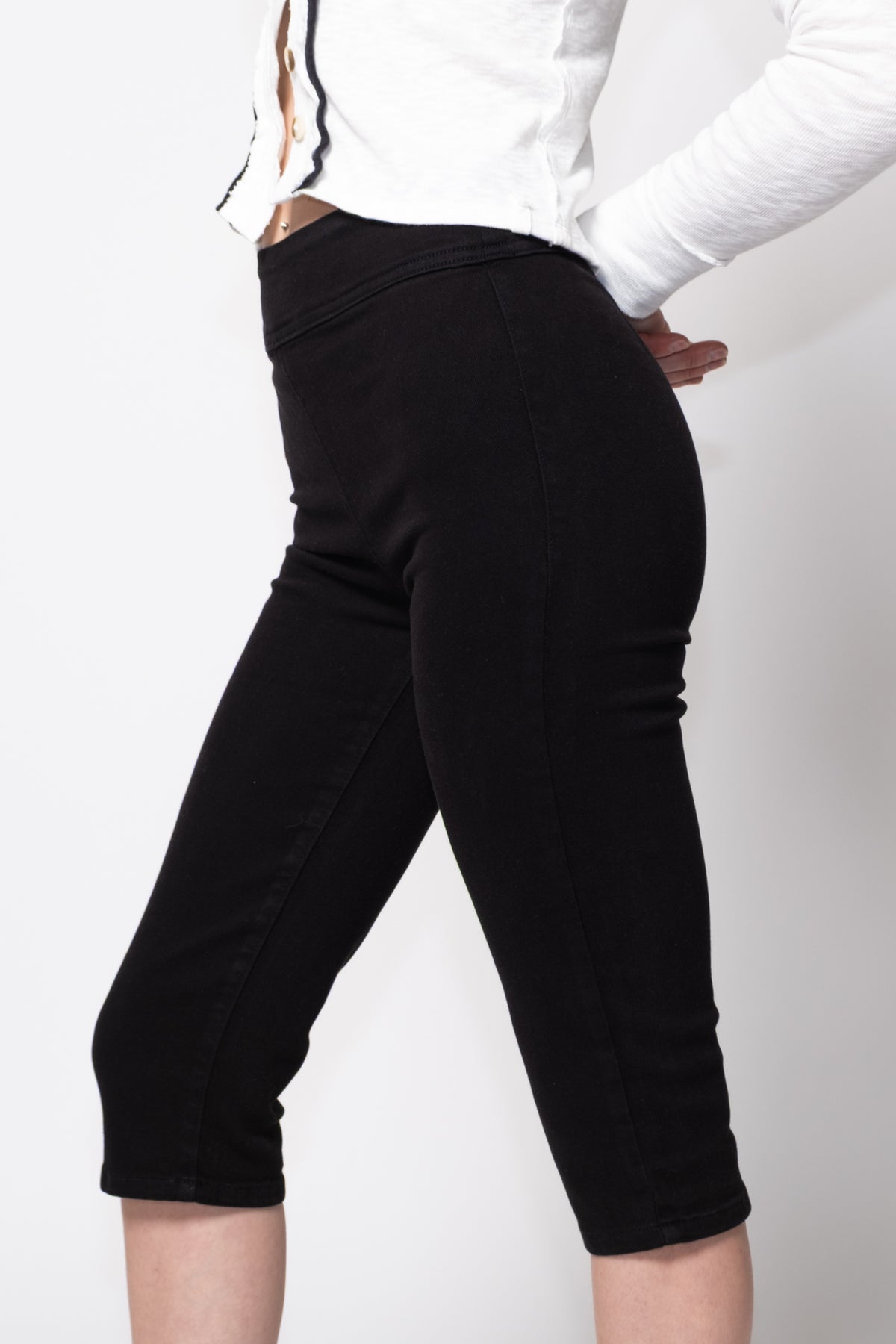 Just Black High Rise Stretch Capri Pants