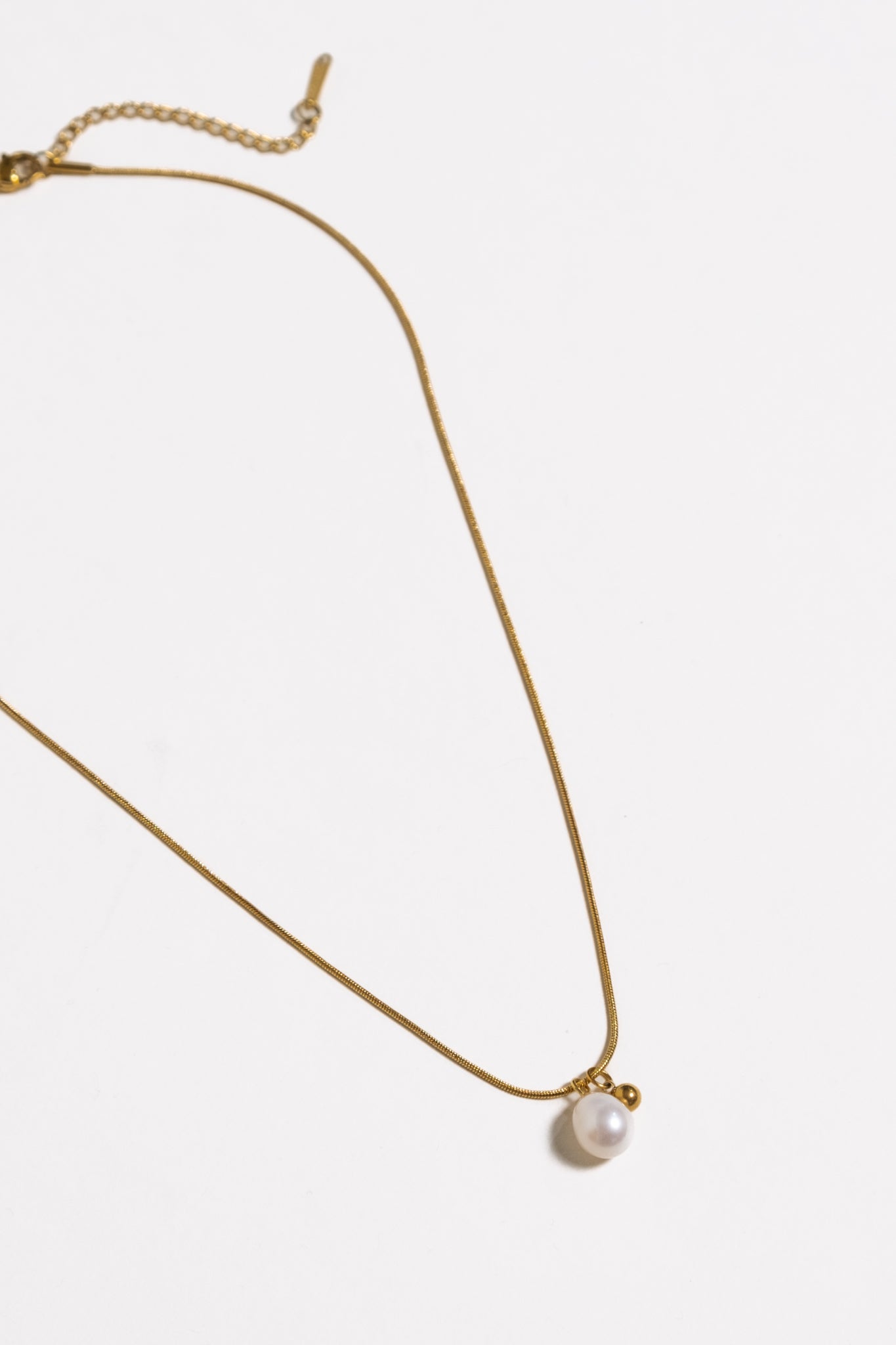 Samia Dainty Pearl Necklace