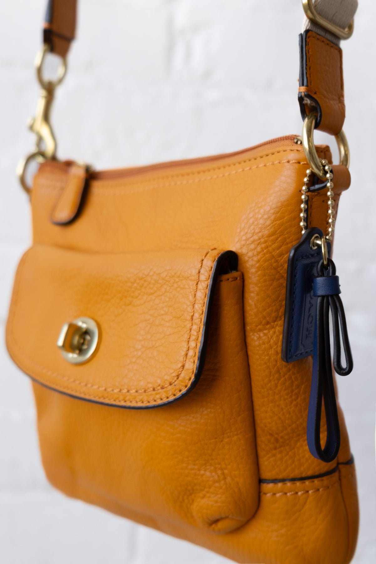 Golddust Vintage Coach Leather Campbell Swingpack