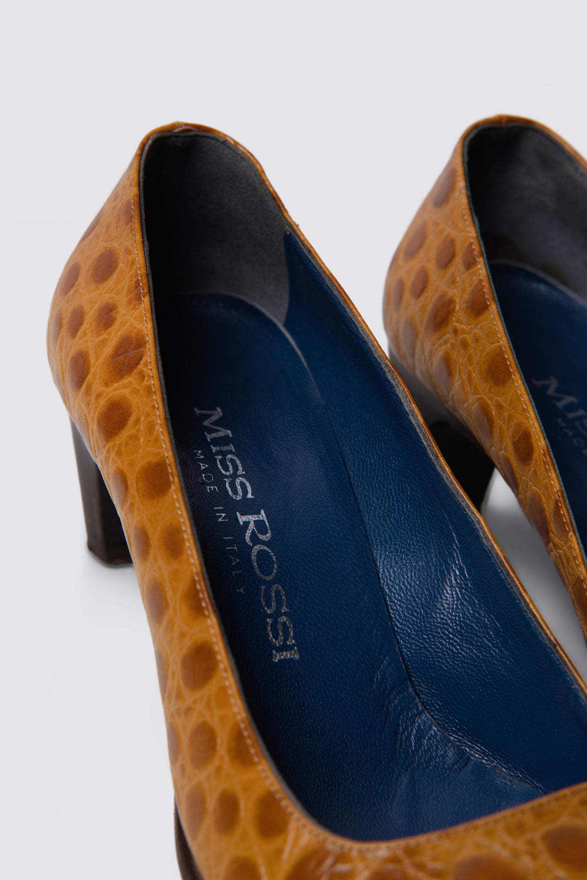 90s Miss Rossi Crocodile Embossed Leather Square Toe Pumps
